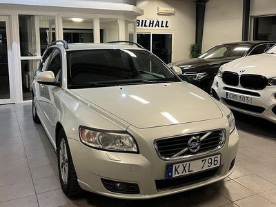 Vit Begagnad 2010 Volvo V50 Momentum Kombi | 49 900 kr (Marknadspris)