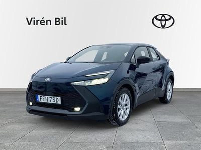 Blå Begagnad 2024 Toyota C-HR Active SUV | 319 000 kr (Marknadspris)