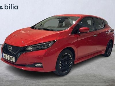 Begagnad Nissan Leaf N-Connecta 111 kW (151 HK) 2023 Röd Halvkombi