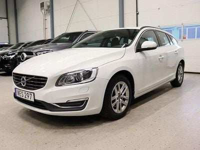 Vit Begagnad 2016 Volvo V60 Momentum Kombi | 169 800 kr (Marknadspris)