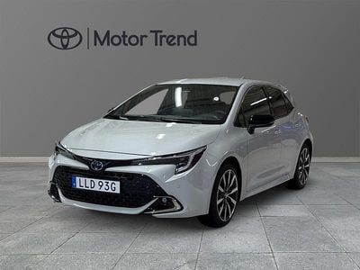 Grå Begagnad 2025 Toyota Corolla Hybrid Style Halvkombi | 339 000 kr (Marknadspris)