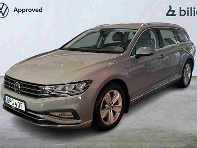 Grå Begagnad 2024 VW Passat Kombi | 319 000 kr (Marknadspris)