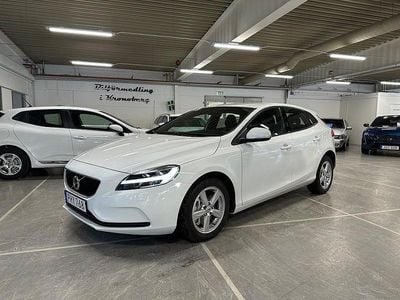 Begagnad Volvo V40 Momentum 120 HK (88 kW) 2017 Vit Halvkombi