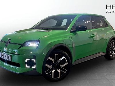 Grön (green) Ny 2025 Renault R5 Techno Halvkombi | 407 800 kr (Marknadspris)