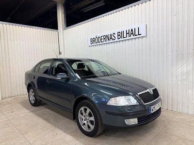 Mörkgrå Begagnad 2005 Skoda Octavia Halvkombi | 49 900 kr (Lite dyr)