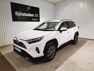 Vit Begagnad 2022 Toyota RAV4 Hybrid Executive SUV | 359 900 kr (Bra pris)