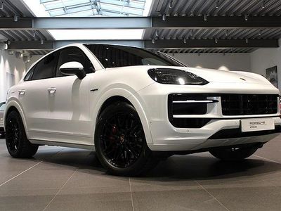 Vit Begagnad 2024 Porsche Cayenne SUV | 1 375 000 kr