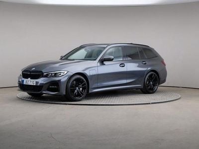 Mineral grey (metallic) Begagnad 2022 BMW 330 M Sport Kombi | 279 000 kr