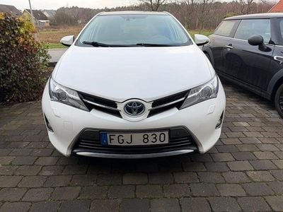 Begagnad 2013 Toyota Auris Hybrid Halvkombi | 110 000 kr (Marknadspris)