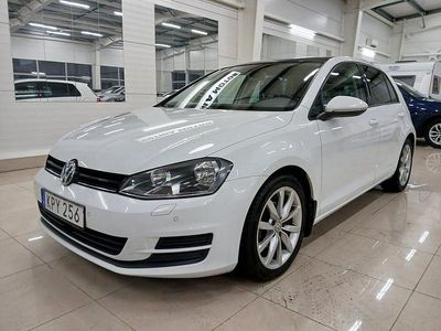 Vit Begagnad 2016 VW Golf VII Halvkombi | 96 900 kr (Marknadspris)