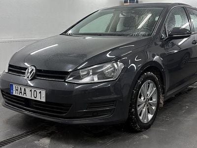 Mörkgrå Begagnad 2015 VW Golf VII Halvkombi | 82 900 kr (Marknadspris)