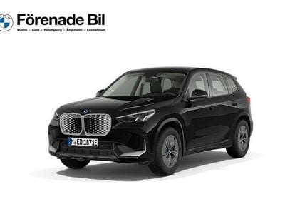 Svart Begagnad 2024 BMW iX1 Shadowline SUV | 499 898 kr