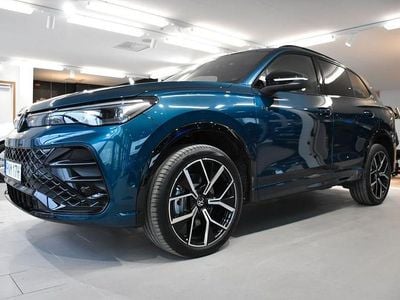 Mörkblå Begagnad 2025 VW Tiguan R-line Edition SUV | 519 800 kr (Dyr)