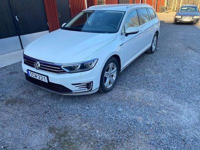 Vit Begagnad 2016 VW Passat GTE Kombi | 126 500 kr (Marknadspris)
