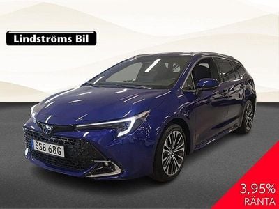 Mörkblå Begagnad 2024 Toyota Corolla Style Kombi | 349 000 kr (Marknadspris)