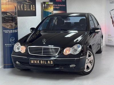 Svart Begagnad 2004 Mercedes C240 Avantgarde Sedan | 44 900 kr