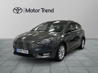 Grå Begagnad 2018 Ford Focus Titanium Halvkombi | 139 900 kr (Marknadspris)