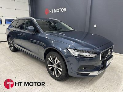 Mörkblå Begagnad 2021 Volvo V90 CC Momentum Kombi | 399 400 kr (Dyr)