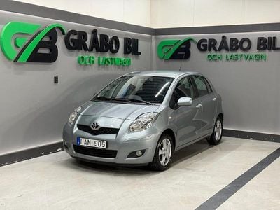 Grå Begagnad 2010 Toyota Yaris Halvkombi | 69 900 kr (Lite dyr)