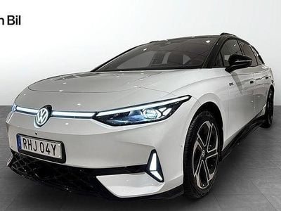 Vit (glacier white metallic bl) Begagnad 2024 VW ID.7 GTX Kombi | 544 500 kr (Bra pris)