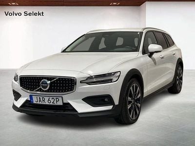 Vit Begagnad 2024 Volvo V60 CC Plus Kombi | 409 000 kr (Bra pris)
