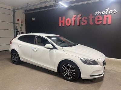 Begagnad Volvo V40 Momentum 190 HK (139 kW) 2014 Vit Halvkombi