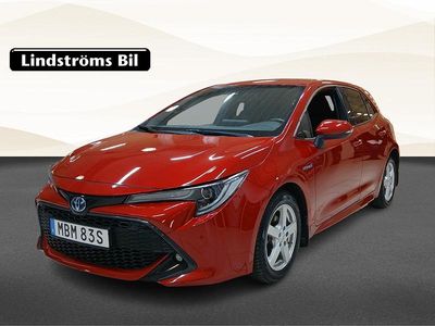 Röd Begagnad 2020 Toyota Corolla Hybrid Style Halvkombi | 239 900 kr (Marknadspris)