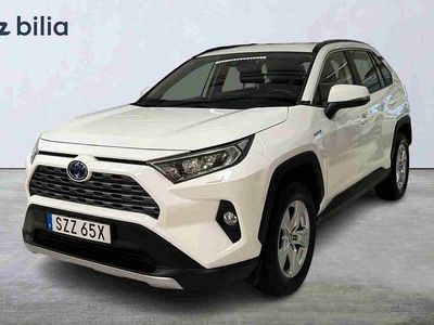 Vit Begagnad 2021 Toyota RAV4 Hybrid Active SUV | 339 900 kr (Marknadspris)