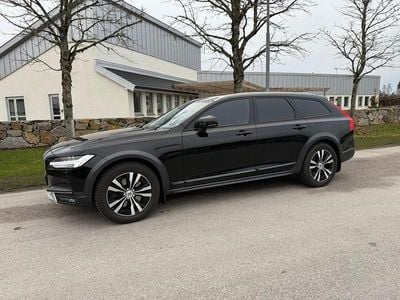 Svart Begagnad 2019 Volvo V90 CC Kombi | 225 000 kr (Marknadspris)