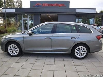 Grå samma som bilen Begagnad 2023 Skoda Octavia Style Kombi | 244 900 kr (Marknadspris)