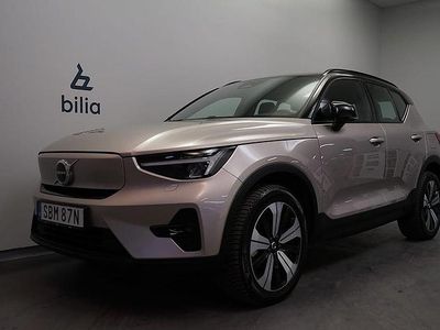 Ljusgrå Begagnad 2022 Volvo XC40 Plus SUV | 374 500 kr