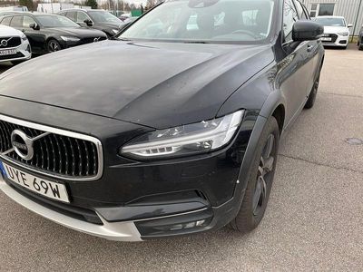 Svart Begagnad 2020 Volvo V90 CC Kombi | 259 000 kr (Marknadspris)