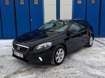 Svart Begagnad 2014 Volvo V40 CC Momentum Kombi | 109 900 kr (Marknadspris)