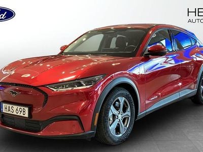 Röd (red) Begagnad 2021 Ford Mustang Mach-E SUV | 369 900 kr (Marknadspris)