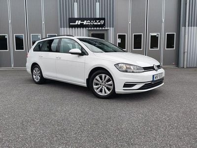 Begagnad VW Golf VII 116 HK (85 kW) 2019 Vit Kombi