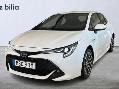 Vit Begagnad 2019 Toyota Corolla Hybrid Style Halvkombi | 219 900 kr (Bra pris)