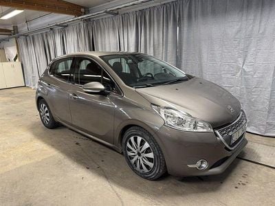 Ljusgrå Begagnad 2012 Peugeot 208 Halvkombi | 49 900 kr (Marknadspris)