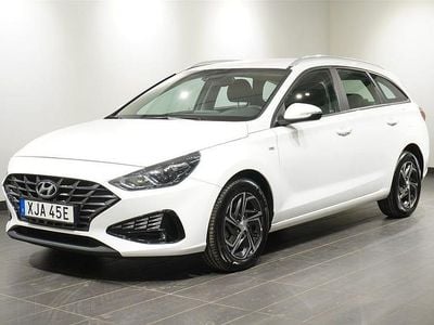 Begagnad Hyundai i30 Essential 120 HK (88 kW) 2022 Vit Kombi