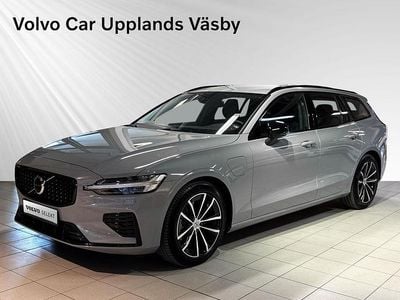 Grå Begagnad 2024 Volvo V60 Plus Kombi | 444 900 kr (Marknadspris)