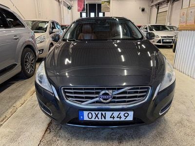 Grå Begagnad 2010 Volvo V60 Summum Kombi | 89 500 kr (Marknadspris)