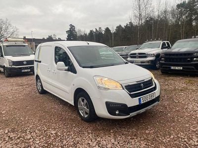 Vit Begagnad 2016 Peugeot Partner Minibuss | 74 900 kr (Bra pris)