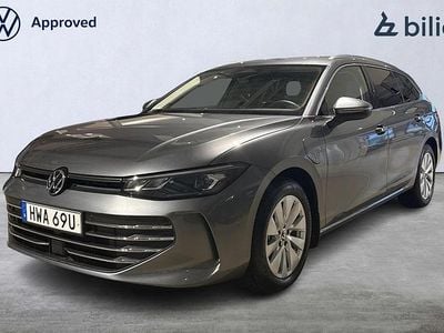 Mörkgrå Begagnad 2024 VW Passat Kombi | 459 000 kr (Bra pris)