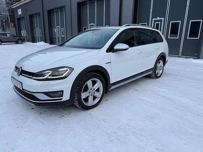 Vit Begagnad 2017 VW Golf Alltrack Kombi | 159 900 kr (Marknadspris)