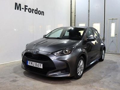 Mörkgrå Begagnad 2021 Toyota Yaris Hybrid Active Halvkombi | 174 700 kr (Marknadspris)