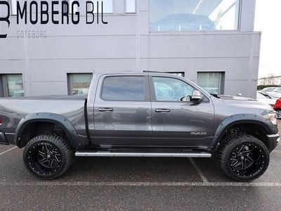 begagnad Dodge Ram Laramie 5.7 V8 Höjd Pano H/K Breddad Bakflip