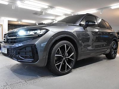 Grå Begagnad 2025 VW Touareg R-line SUV | 849 800 kr (Lite dyr)