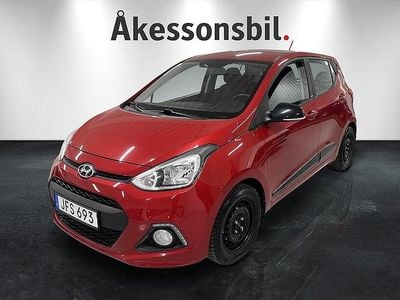 Begagnad Hyundai i10 Blackline 67 HK (49 kW) 2015 Röd Halvkombi
