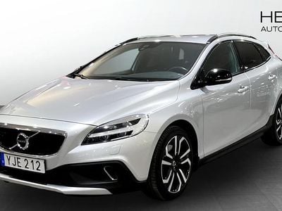 Silver Begagnad 2016 Volvo V40 Summum Halvkombi | 199 900 kr (Marknadspris)