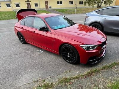 Röd Begagnad 2018 BMW 320 Sedan | 225 000 kr (Lite dyr)