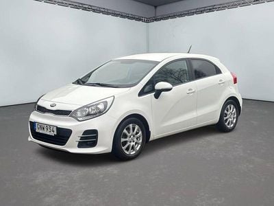 Begagnad Kia Rio 84 HK (61 kW) 2015 Vit Halvkombi